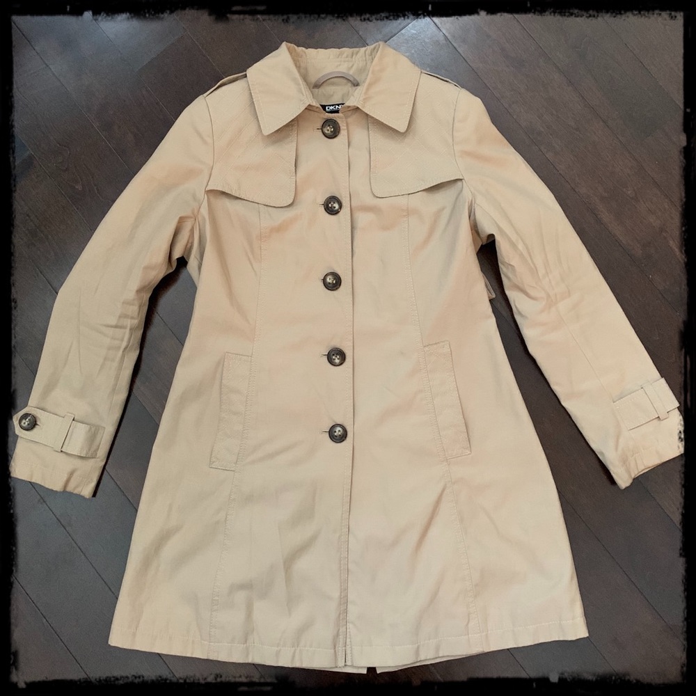 🌺DKNY Trench Jacket in size Medium🌺
